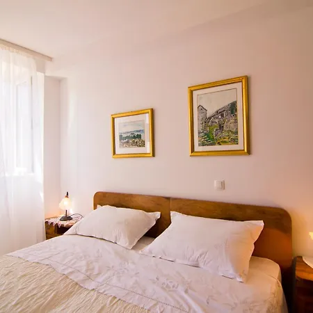 Apartments Donika Komiza Room photo