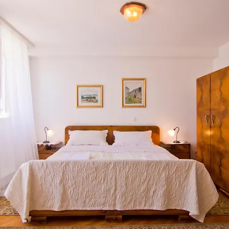 Apartments Donika Komiza Room photo
