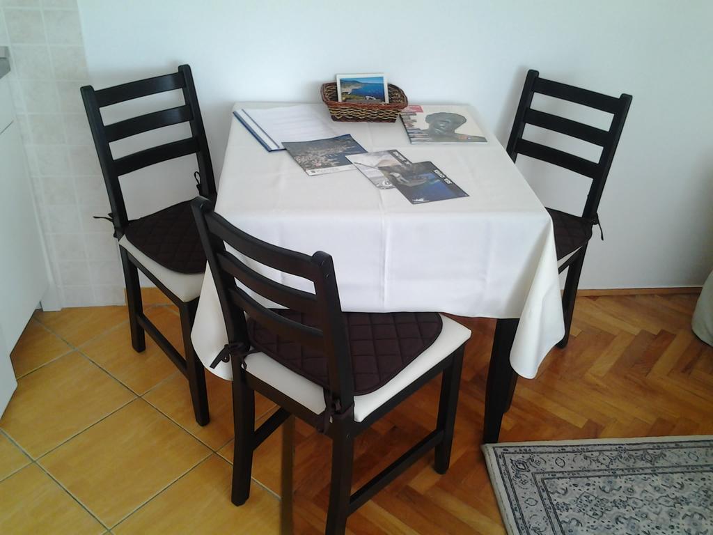 Apartment Donika Komiza