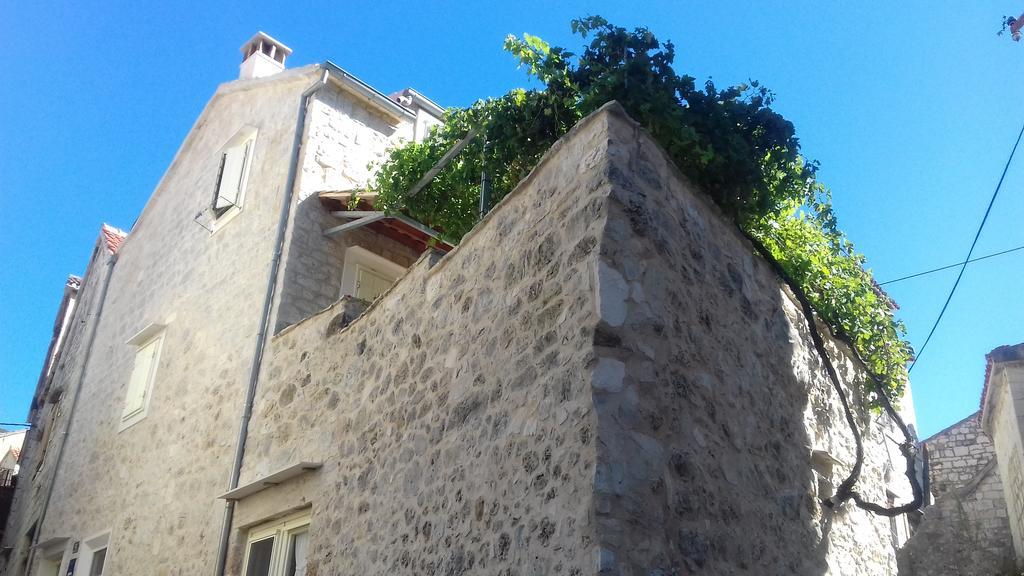 Apartment Donika Komiza